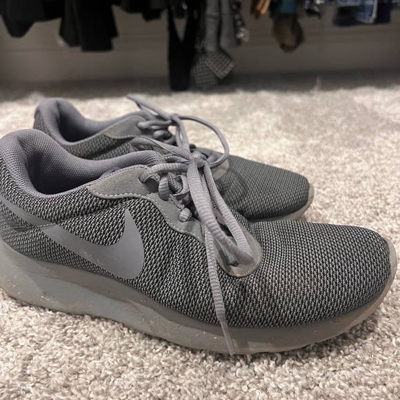 Nike Shoes - Gray Nike Roshe